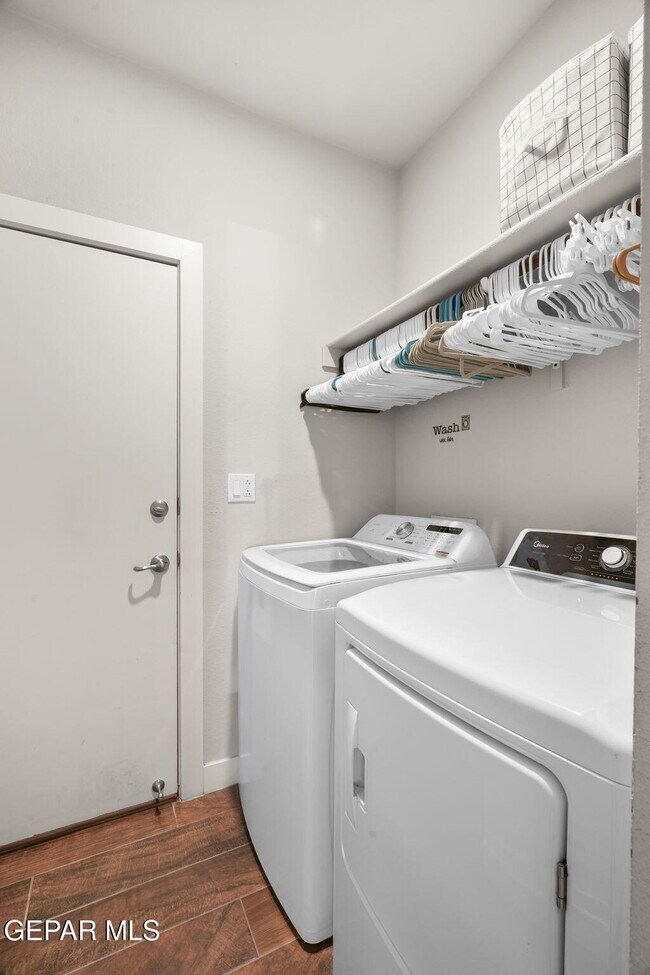 Building Photo - 14820 Mike a Mendoza Ave