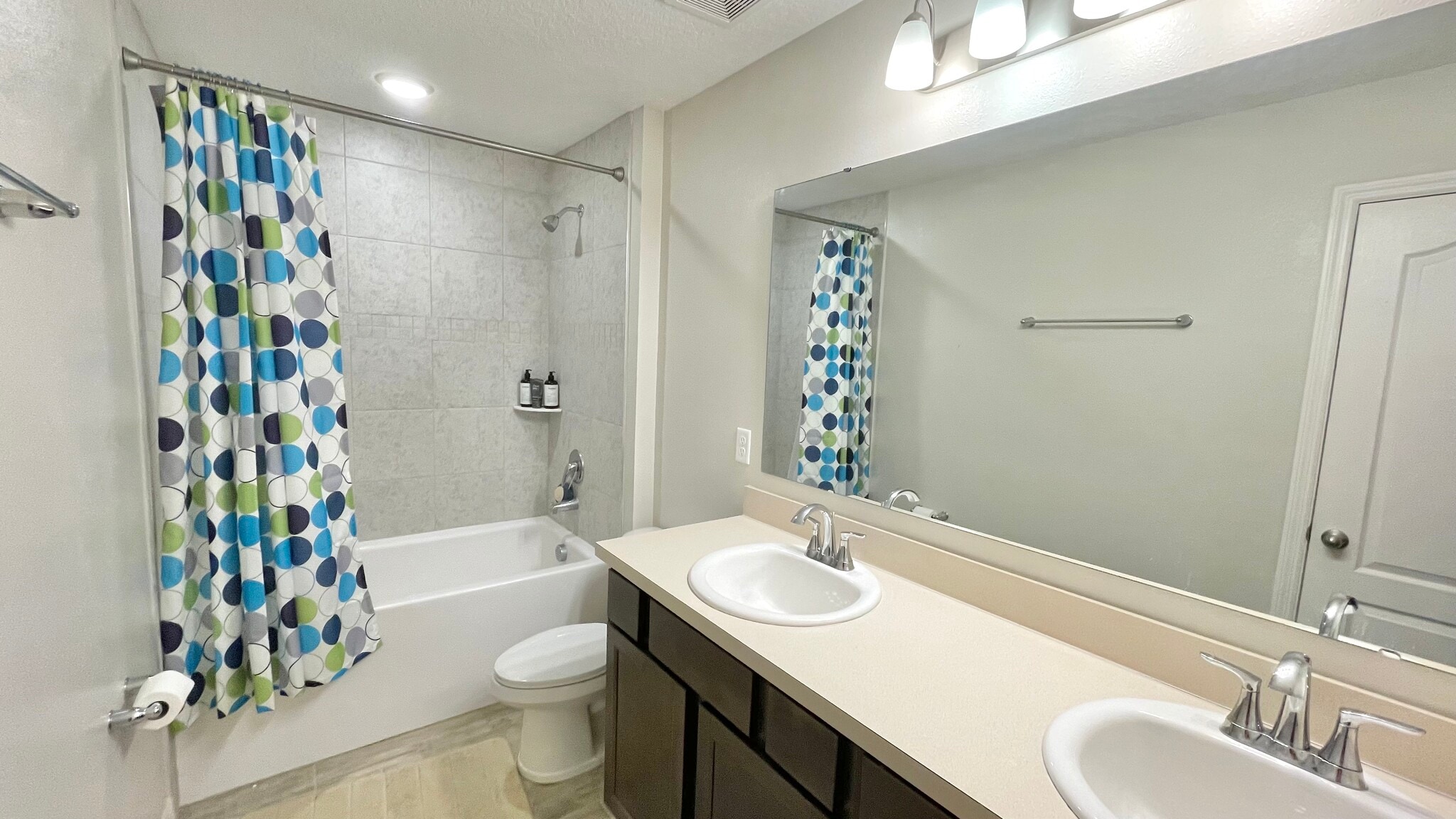Building Photo - 301 Primrose Dr