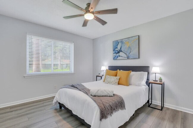 Building Photo - 402 Symons St