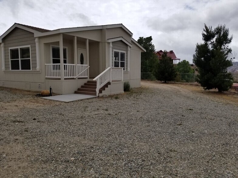 Building Photo - 5825 Rockview Rd