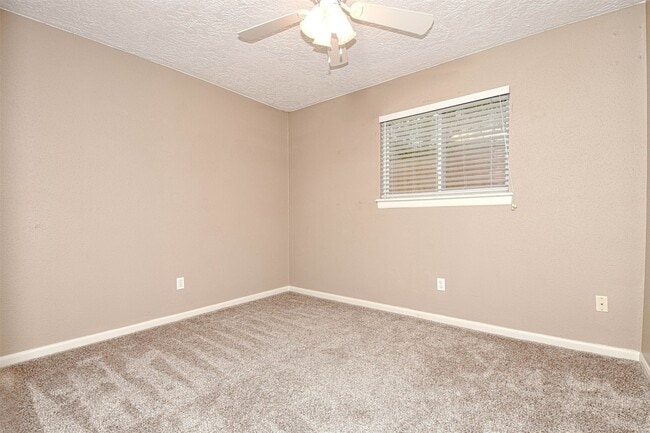 Building Photo - 518 Moore St