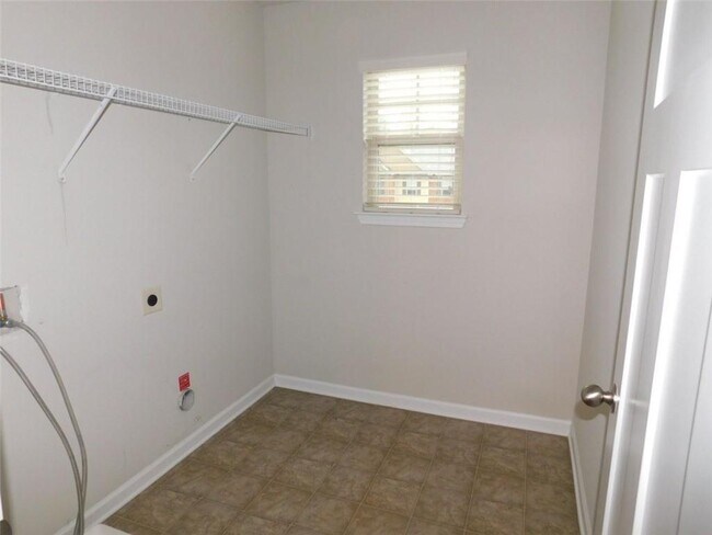 Building Photo - 3300 Mulberry Cv Wy