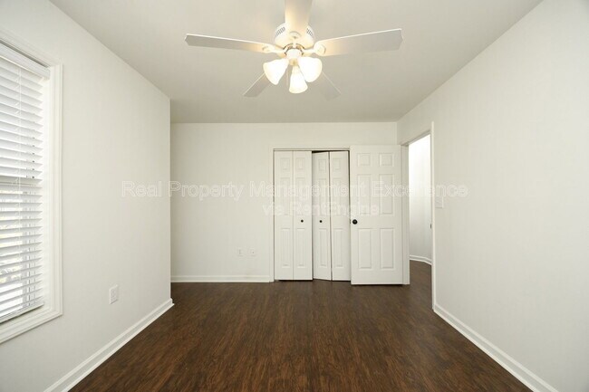 Building Photo - 521 Renshaw Ct