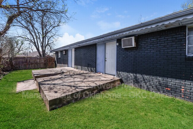 Building Photo - 3906 S Hudson Ave