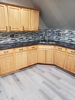 Building Photo - 938 N Parkside Ave