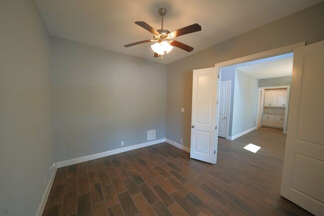 Building Photo - Executive Style Rental Now Available in Bo...