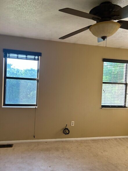 Building Photo - 225 Woodhaven Dr