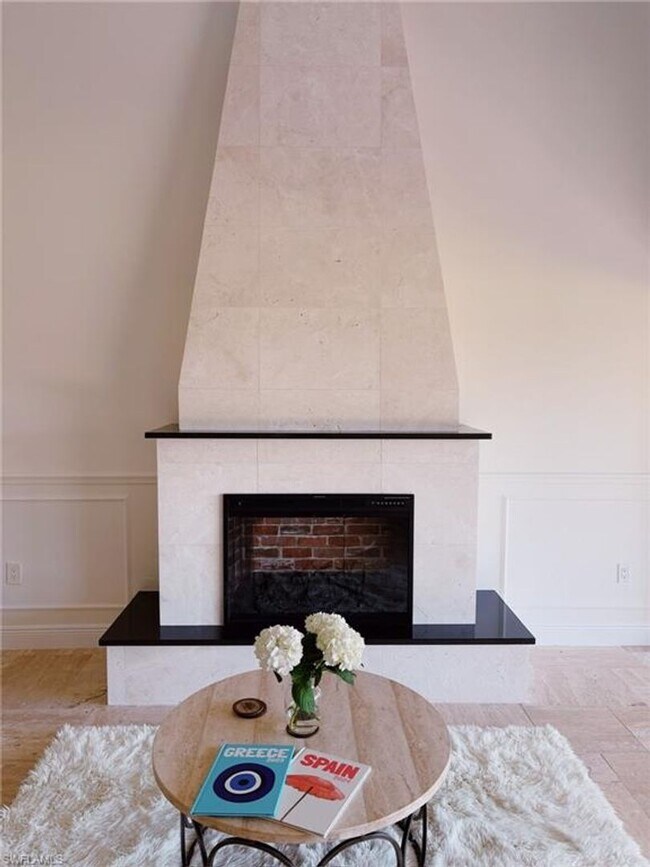 Building Photo - Available May 1st – Luxury Golf Villa in Lely! Walk to Pool, Minutes to Beaches & US Open Pickleb...