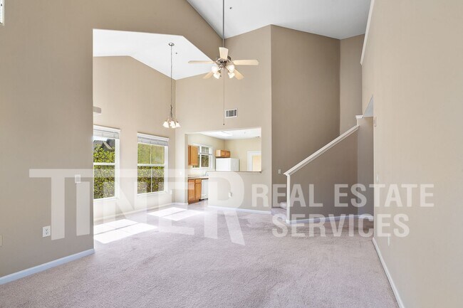 Building Photo - 5350 Dunlay Dr