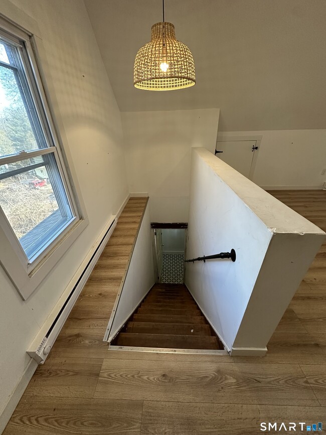 Building Photo - 27 E 9th St