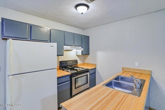 Building Photo - 757 Sandy Ln