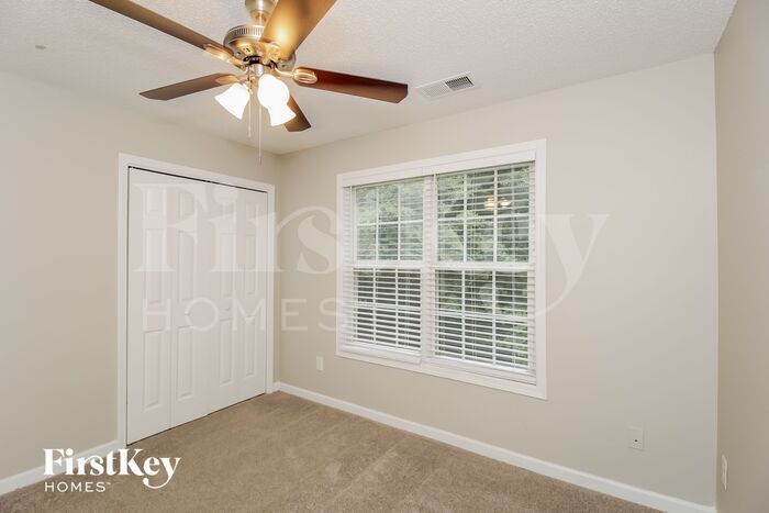 Building Photo - 27 Forest Point