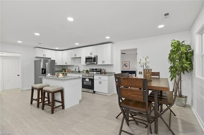 Building Photo - 13648 Track Ln