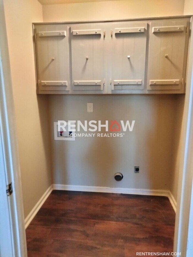 Fresh on the MARKET in Kirby Meadows 3 bed... 3608 Kirby Terrace Dr