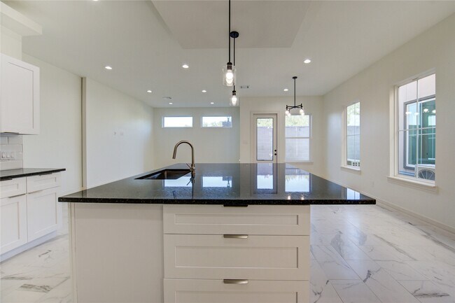 Building Photo - 2922 El Fenice Ln