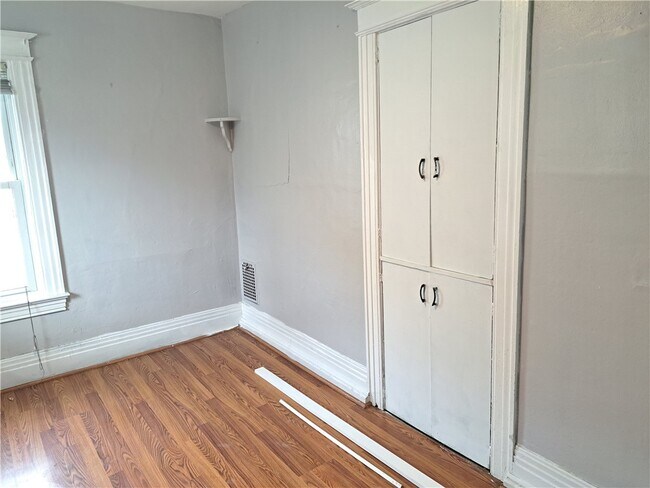 Building Photo - 811 Portland Ave