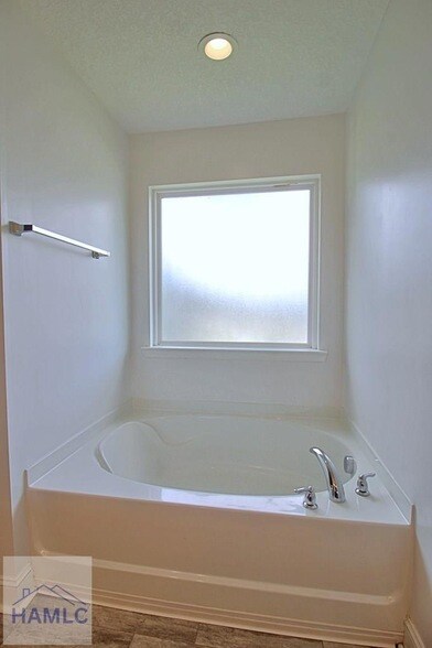 Building Photo - 432 Fairview Cir