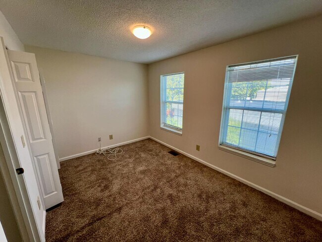 Building Photo - 3389 Northside Dr
