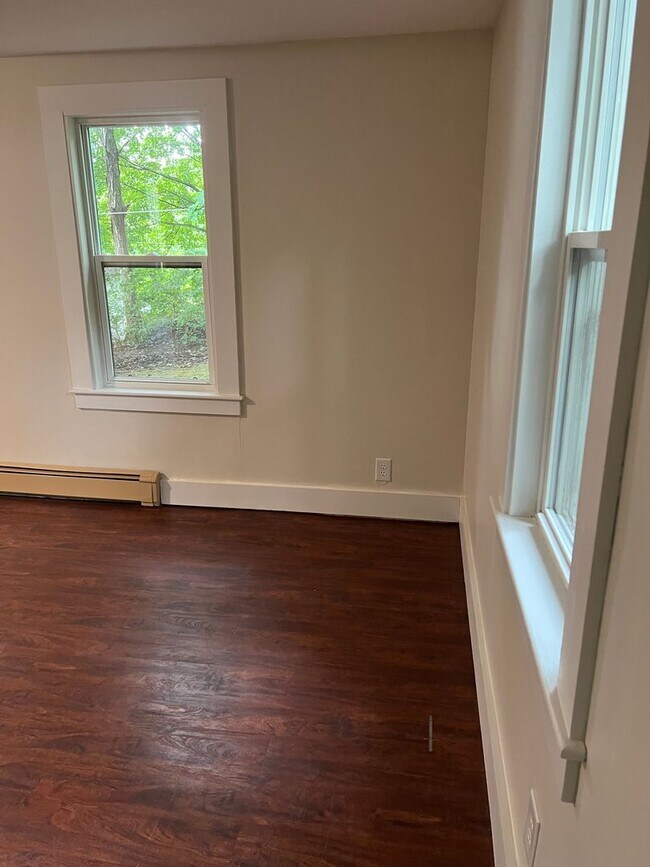 Building Photo - 5 Elm St