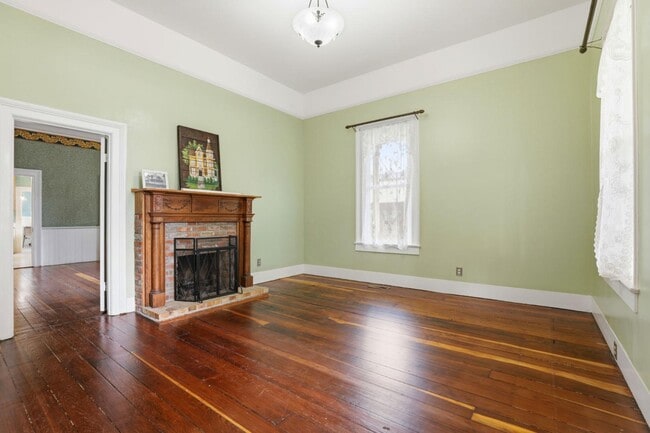 Building Photo - 482 South St