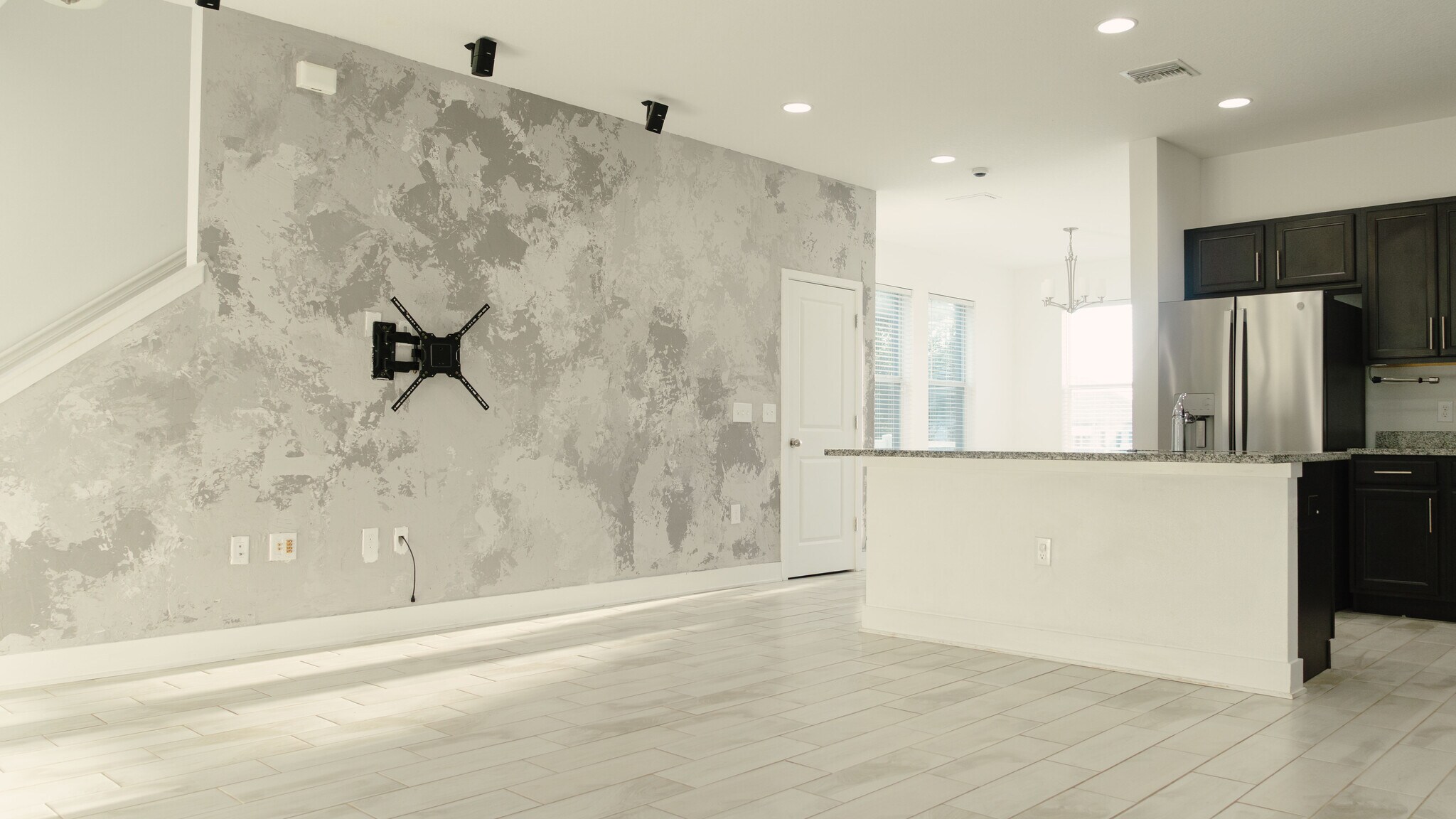 Building Photo - 4400 N Branch Ave