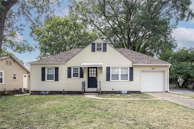 Primary Photo - Huge 4 bedroom and 2 bath home in Independ...