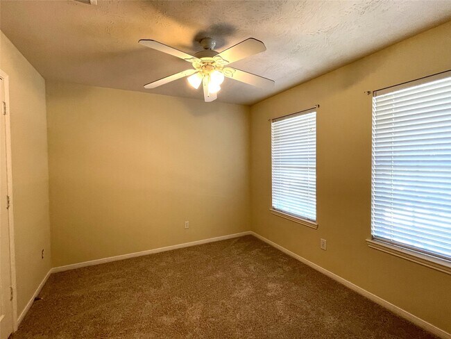 Building Photo - 1723 Rustic Oak Ln