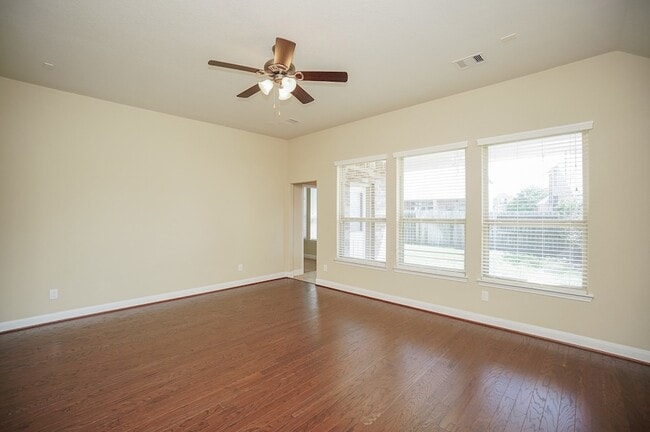 Building Photo - 28515 Pleasant Forest Dr