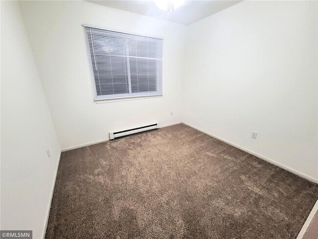 Building Photo - 530 Spring St