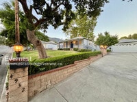 Building Photo - 4932 La Crescenta Ave