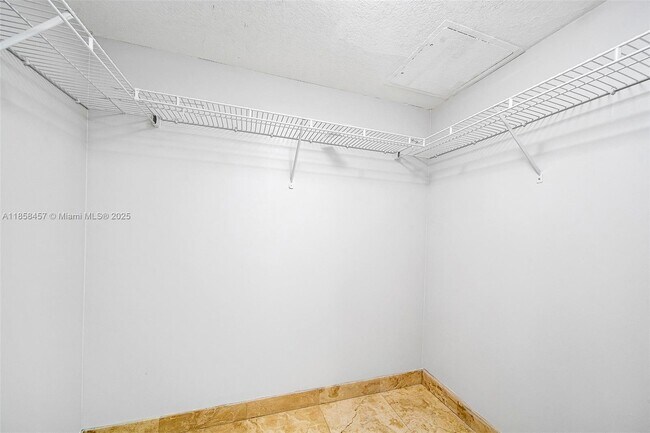 Building Photo - 1800 N Bayshore Dr