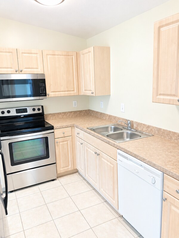 Building Photo - 912 SE 6th Ct