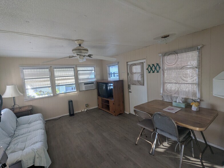 Building Photo - 120 Fortner Ave