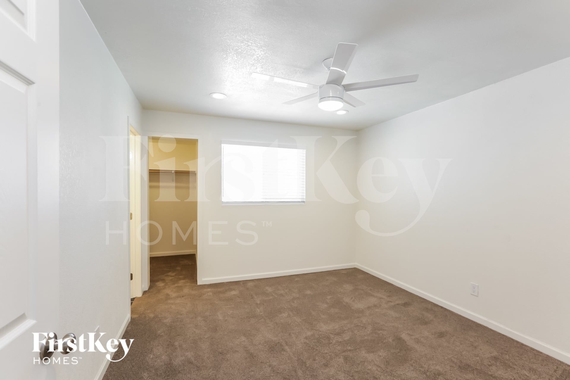 Building Photo - 3124 W San Miguel Ave