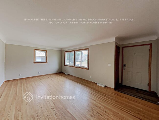 Building Photo - 3015 Dakota Ave S