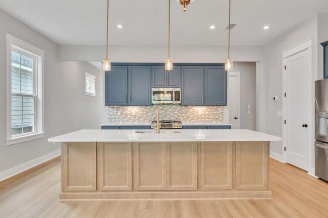 Building Photo - 299 Suwannee Dr