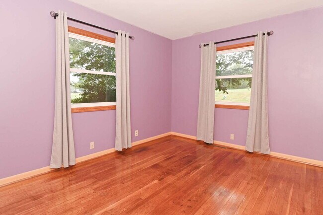 Building Photo - Charming 3-Bedroom Retreat with 2 Full Baths on South Meridian Street – 1516 Sq Ft of Comfort in ...