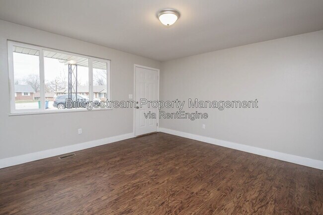 Building Photo - 5442 Lofino Ct