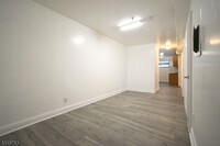 Building Photo - 1600 Maple Ave
