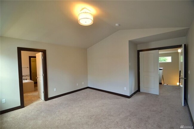 Building Photo - 19414 Meridian Dr SE