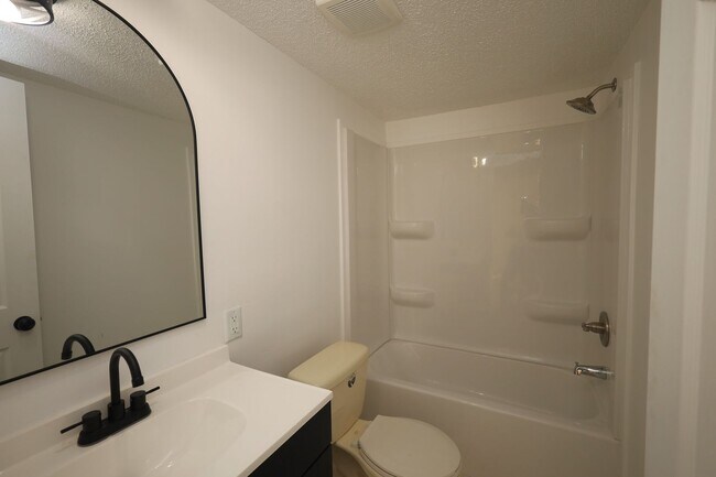 Building Photo - 808 Penny Pl