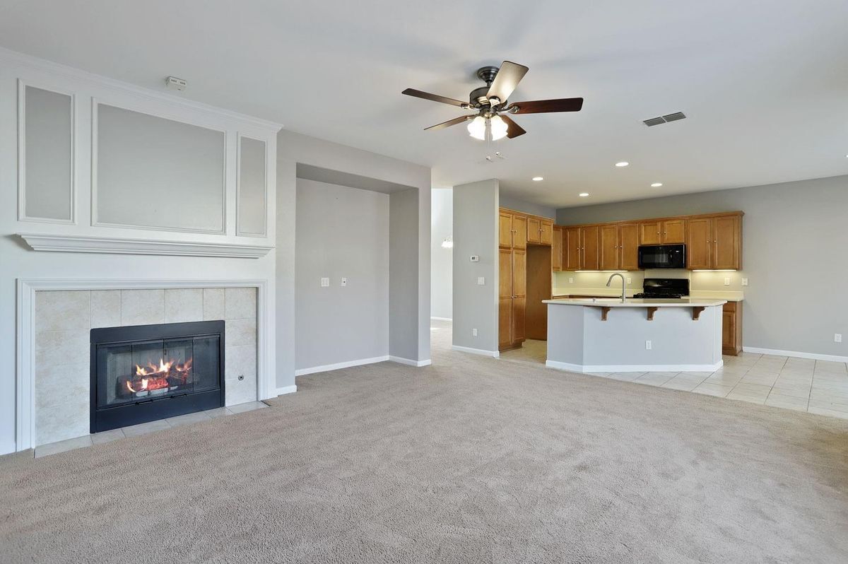 Building Photo - 353 Rosebriar Pl