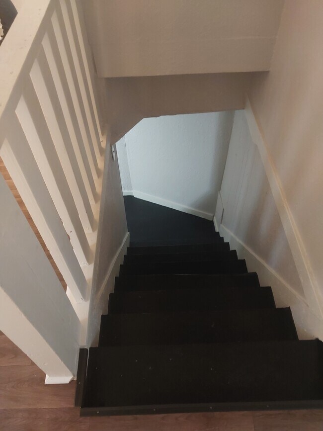 Building Photo - 310 E 13th St