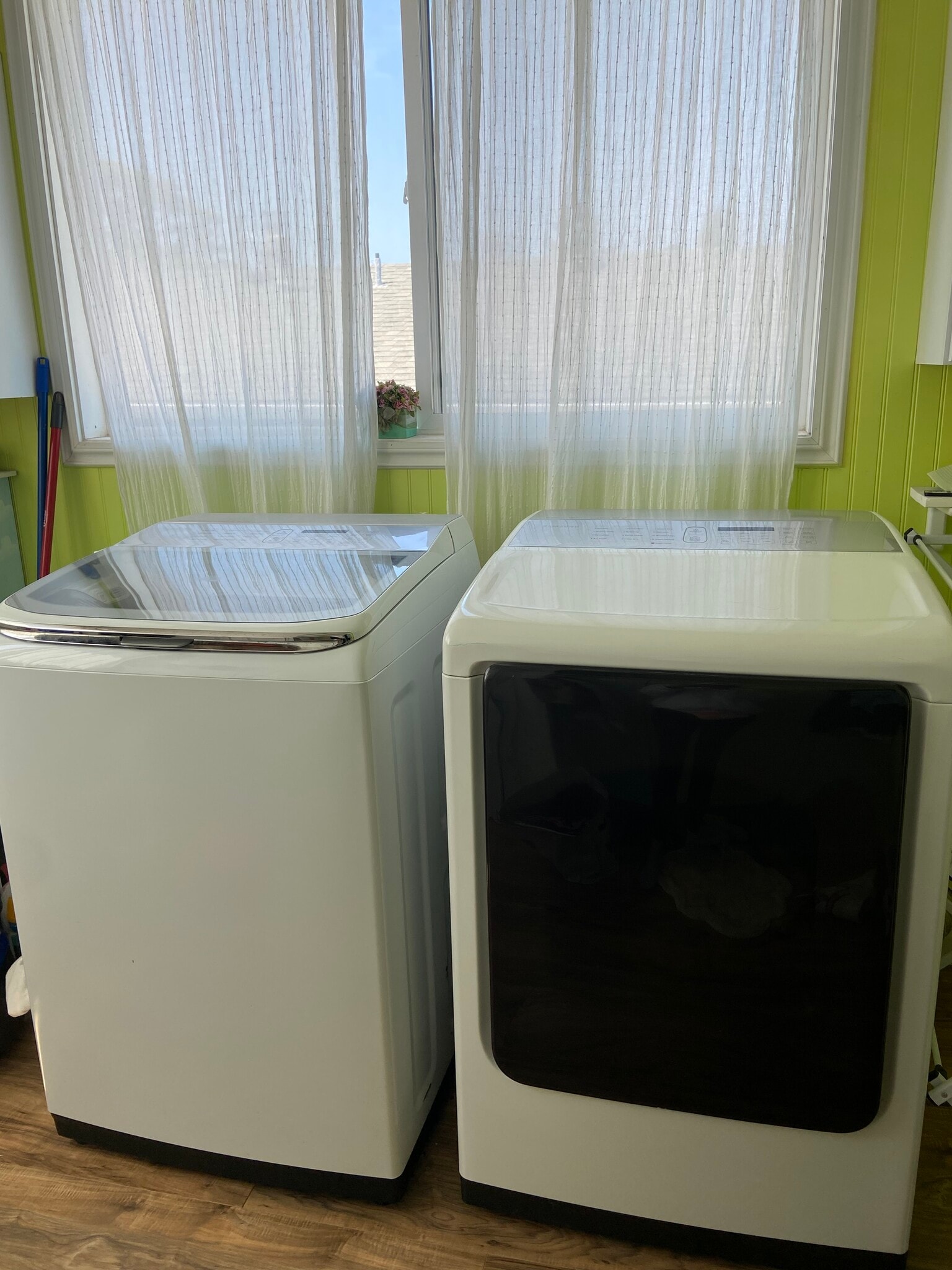 Building Photo - 717 10th Ave