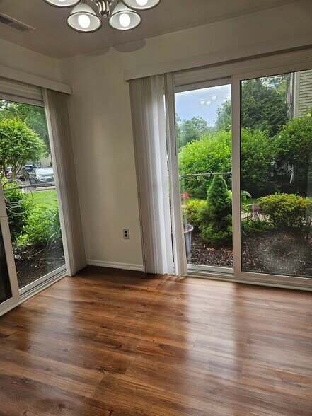 Building Photo - 57A W Bluebell Ln