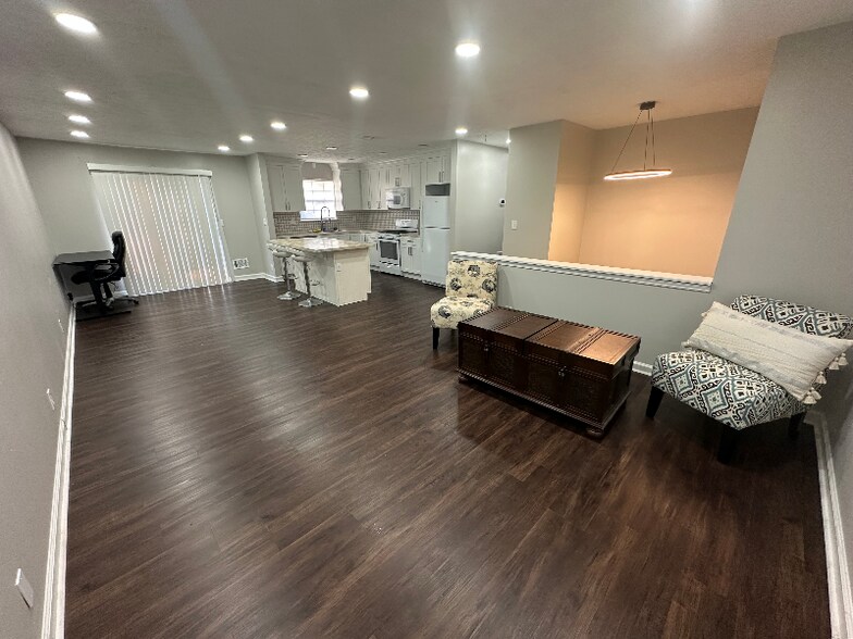 Building Photo - 1 Rainbow Dr