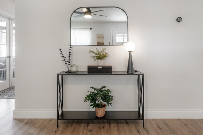 Building Photo - 2400 34th Ave N