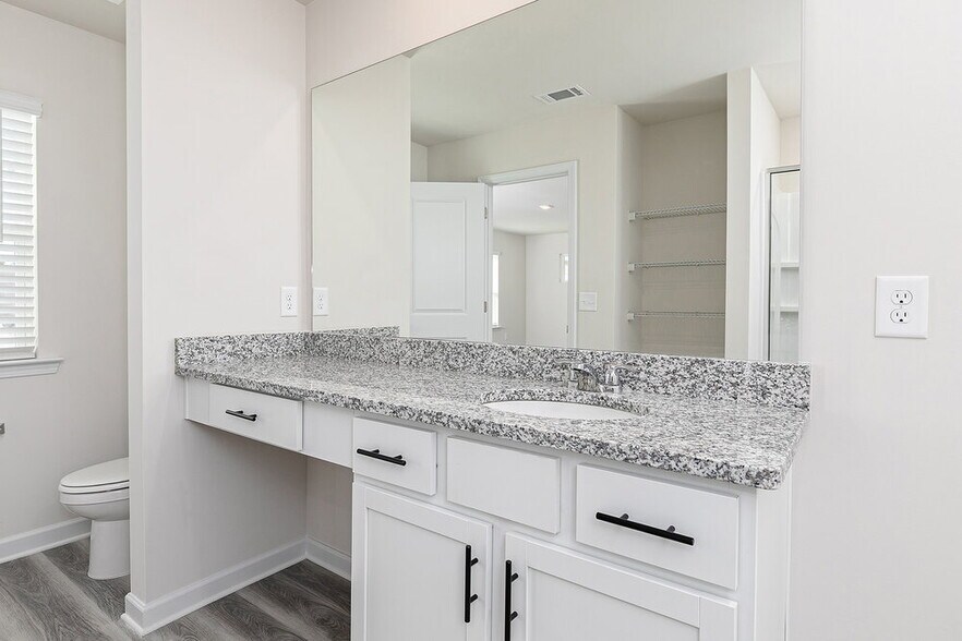 Building Photo - 664 Mackenzie Cv