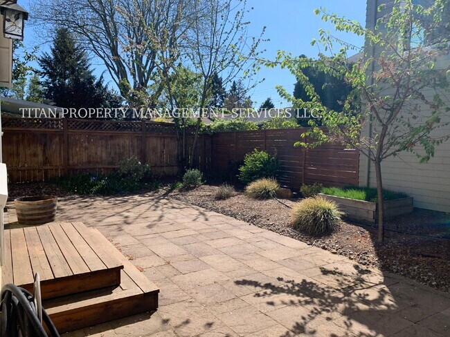 Building Photo - Beautiful 3BR/2BA Home in NE Portland | 1,600 Sq Ft | Private Fenced Yard | W/D Included