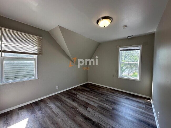 Building Photo - 108 Osborn St